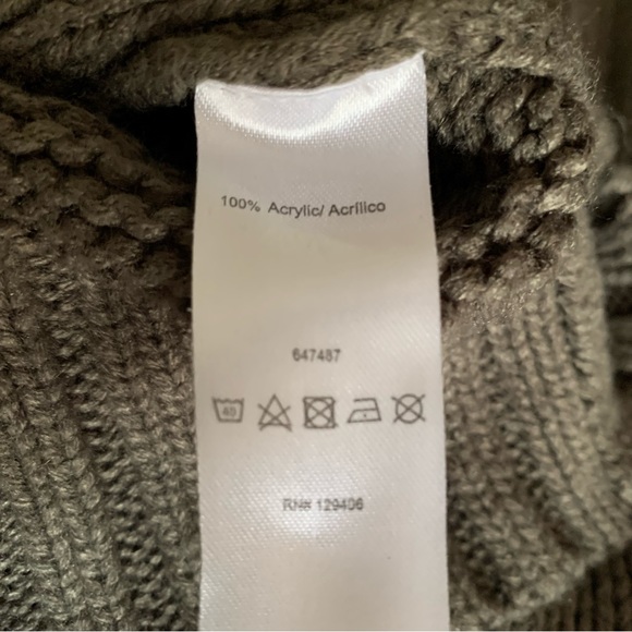 VENUS Green Cable Knit Turtleneck Sweater - Picture 11 of 12